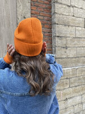 Bonnet en cachemire Pixie. Complétez votre look dans les climats plus froids avec ce confortable bonnet. Ce bonnet en tri...