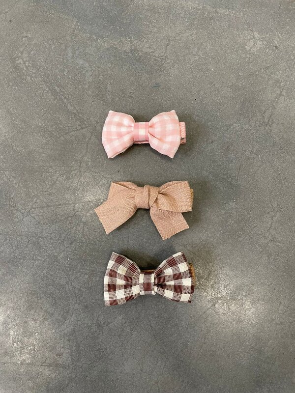 Mini Collection Set Hair Clips Bow Ties 1. Les Soeurs Mini brings affordable fashionable children's clothing for children...