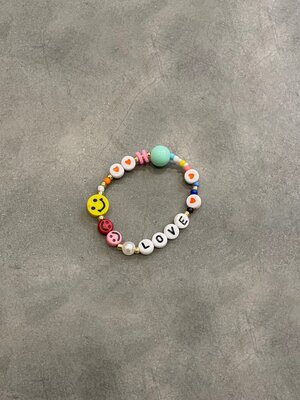 Kids Bracelet Gloria Love. Brighten up your child's outfit with this nice bracelet with multicolored beads and smileys.