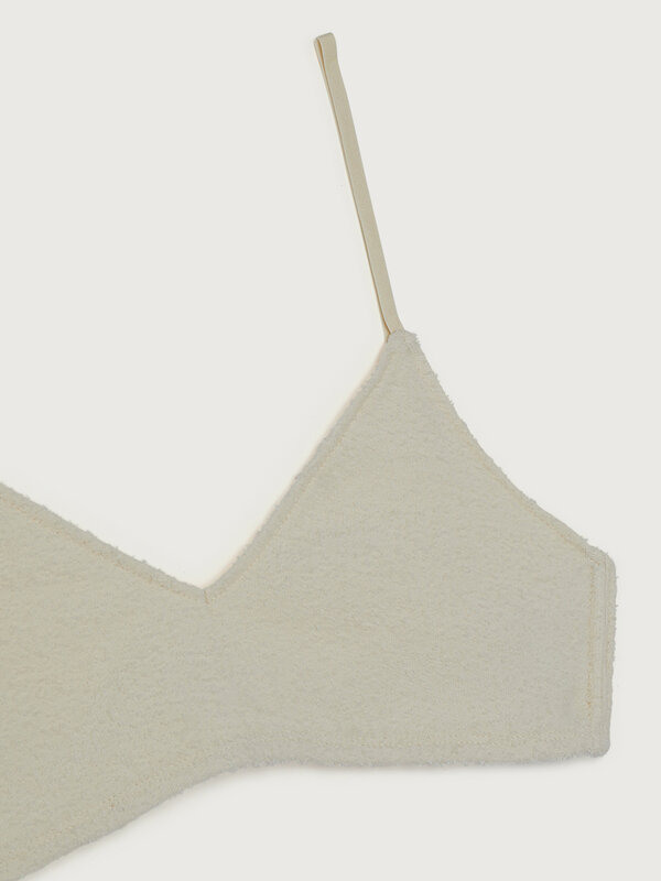 American Vintage Soutien Boby 5. Ultimate comfort in this soft bra. The bouclé fabric on the outside and the soft fabric ...