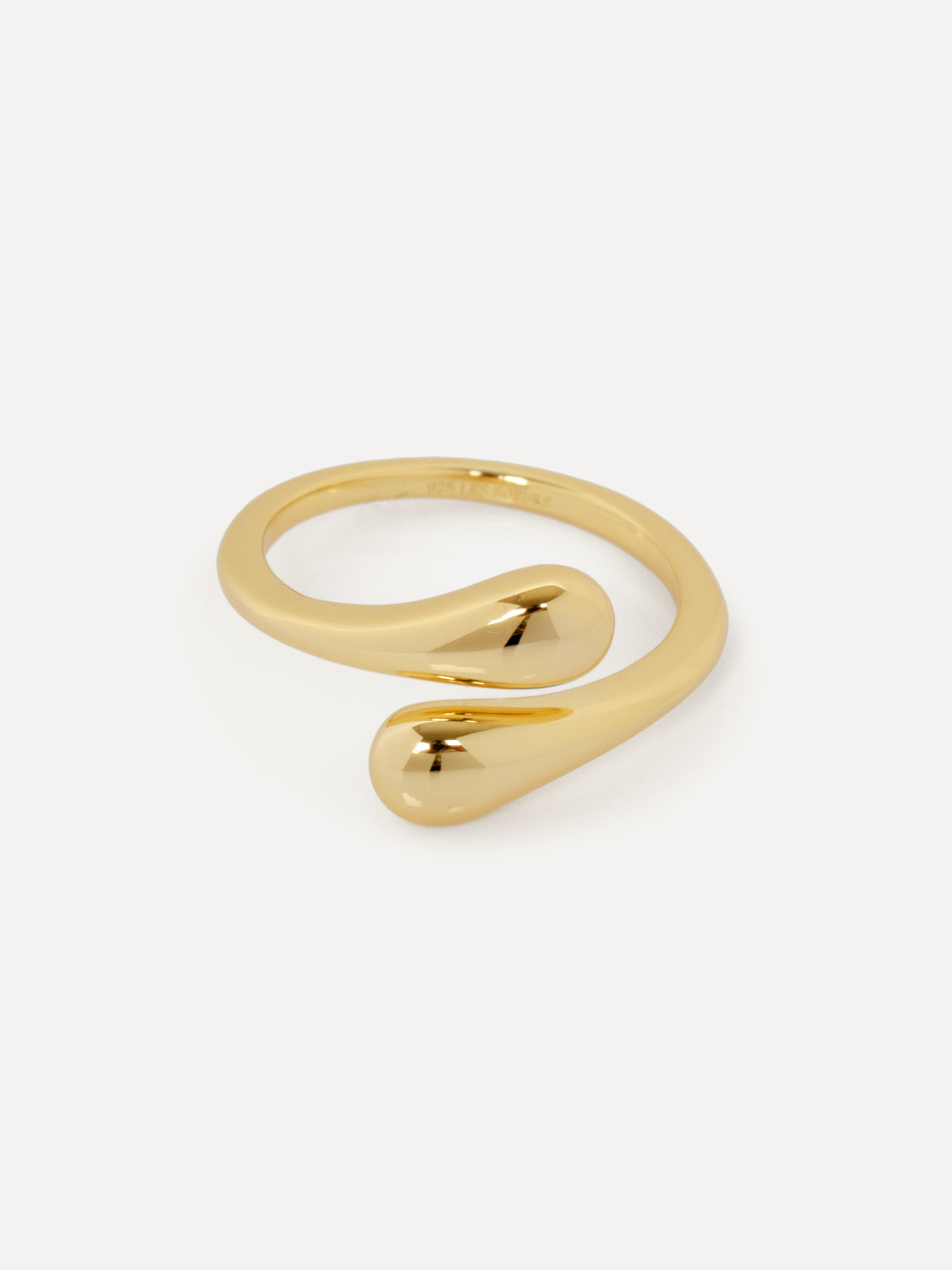Les Soeurs Ring Gilda Waterdrops 4. Deze waterdrop ring maakt een statement, maar het is er een die je elke dag wilt make...