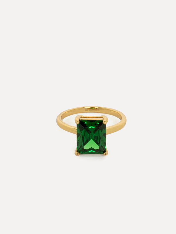 Les Soeurs Ring Gioia Emerald 1. Our best styling advice: add this enchanting ring to your collection. This daring ring i...
