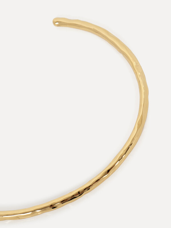 Les Soeurs Bracelet Mirella 4. This classic bangle bracelet integrates seamlessly into any look. Gold-dipped and one-size...