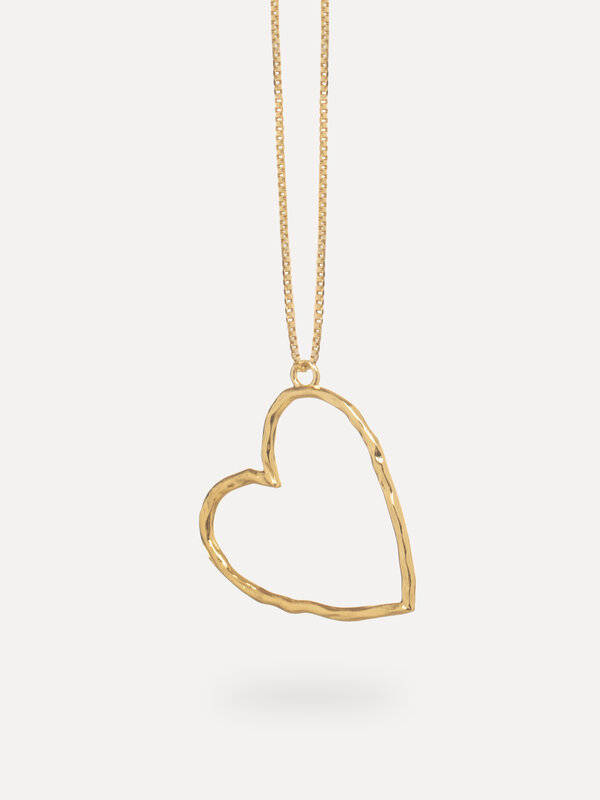 Les Soeurs Necklace Roni Heart 4. Eternal love is the soul of our heart necklaces. Convey the message of love and friends...