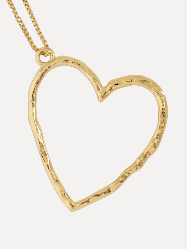 Les Soeurs Necklace Roni Heart 1. Eternal love is the soul of our heart necklaces. Convey the message of love and friends...