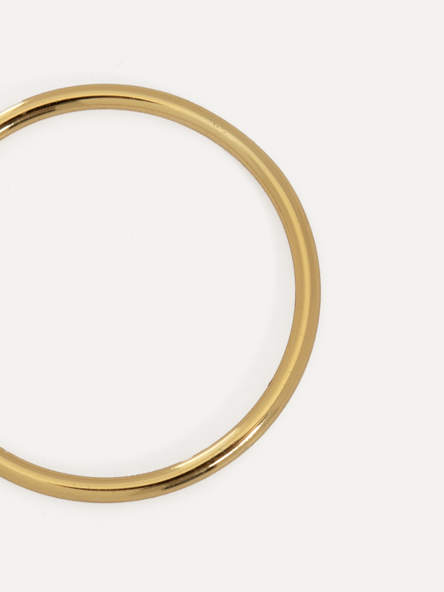 Les Soeurs Ring Cecilia 4. Deze dunne basic ring is tijdloos en elegant. Voeg deze ring toe aan je sieradencollectie voor...