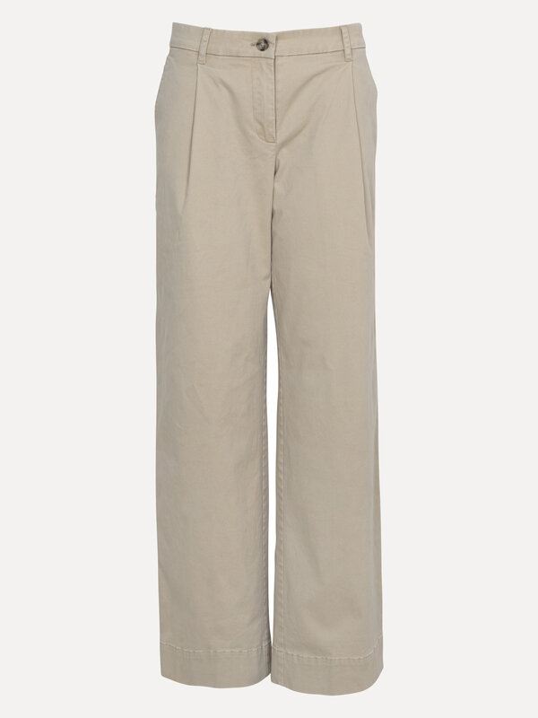 Les Soeurs Straight Chino Steph 5. You can wear these low waist chino pants in beige all year round. The low waist and lo...