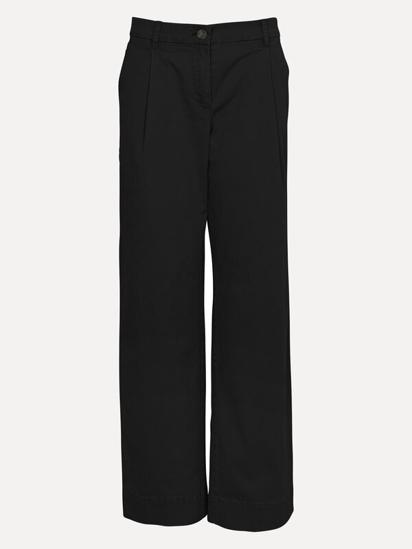 Les Soeurs Straight Chino Steph 4. You can wear these low waist black chino pants all year round. The low waist and long ...