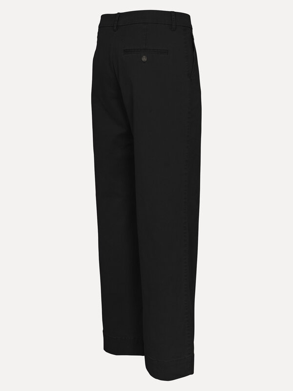 Les Soeurs Chino Steph 5. Vous pouvez porter ce pantalon chino noir taille basse toute l'année. La taille basse et les ja...