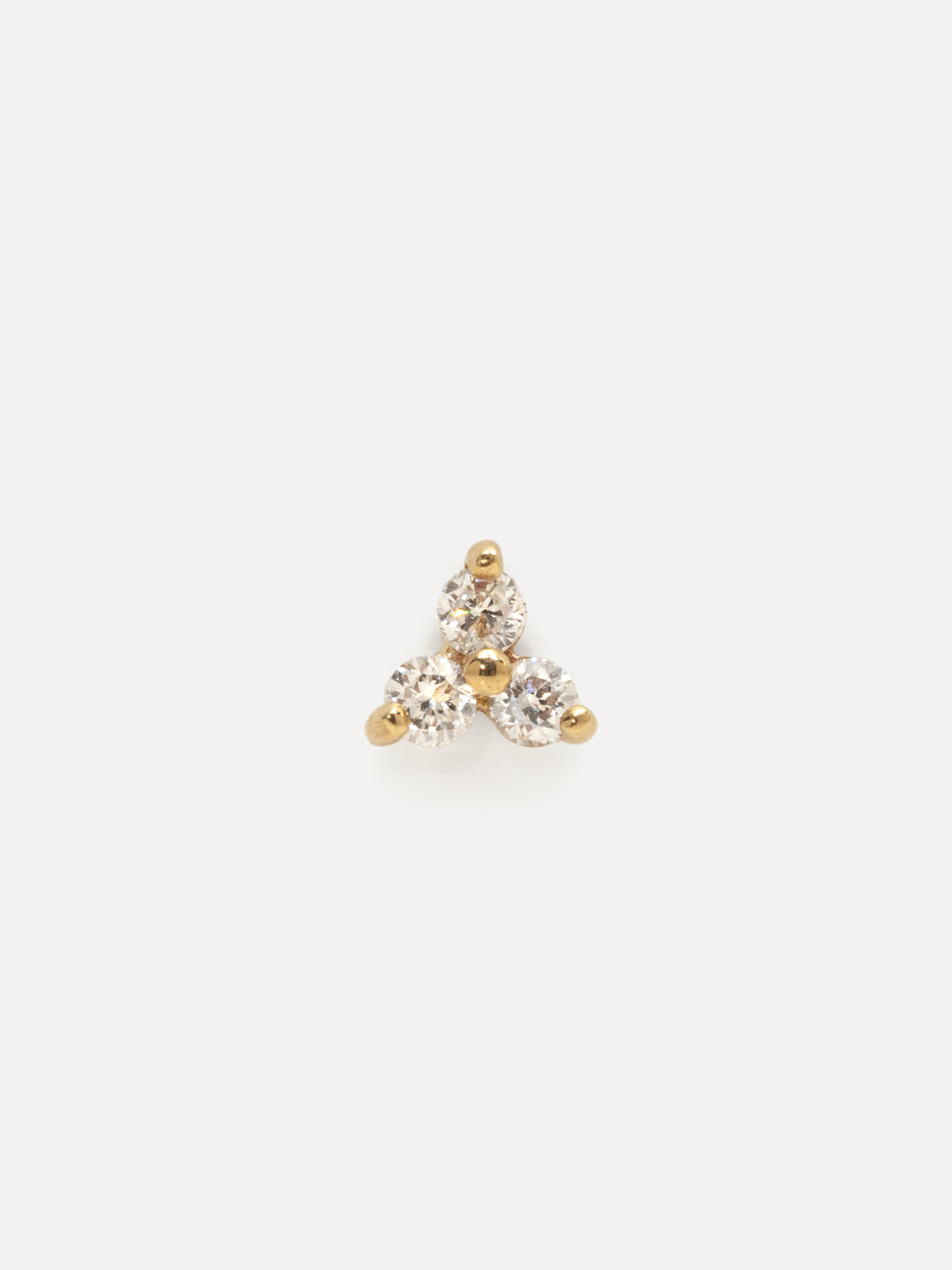 Les Soeurs 14K Boucle d'oreille Joe Triple Diamond 3. Cette adorable boucle d'oreille en or 14 carats est ornée d'un trio...