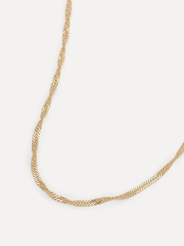 Les Soeurs 14K Collier Rey Twisted 1. Ce collier polyvalent en or 14 carats est l'objet parfait et subtil pour le café du...