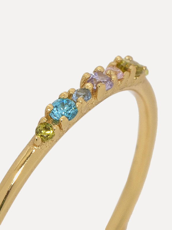 Les Soeurs Ring Chloe Vintage Multi 4. A timeless ring with a sleek design decorated with sparkling colored zirconia. An ...