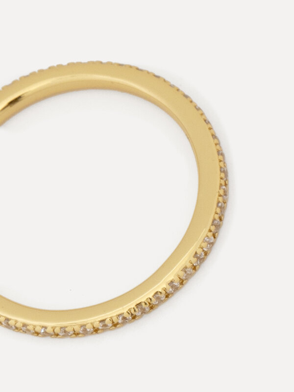 Les Soeurs Ring Gilles 4. Een klassieke vergulde ring met prachtige zirkonia. Met deze ring kun je de perfecte sprankelin...