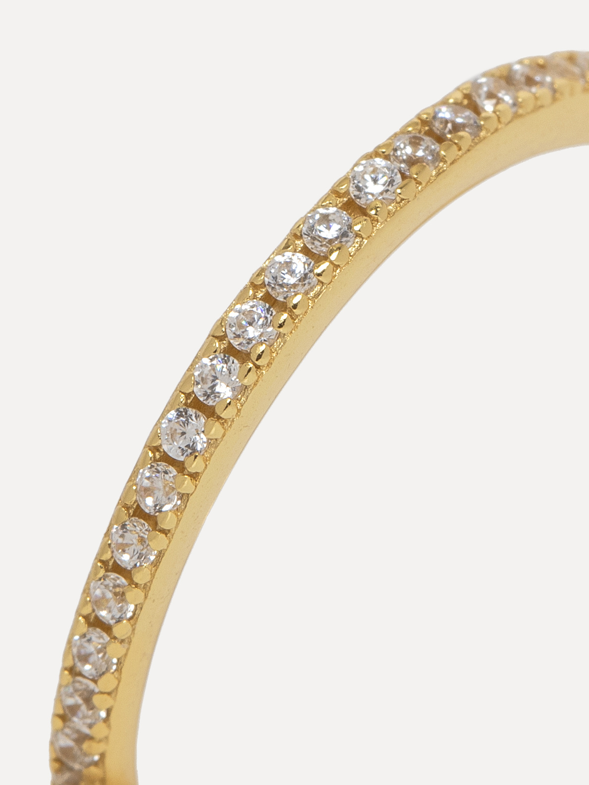 Les Soeurs Ring Gilles 5. A classic gold plated ring with beautiful zirconia. With this ring you can add the perfect spar...