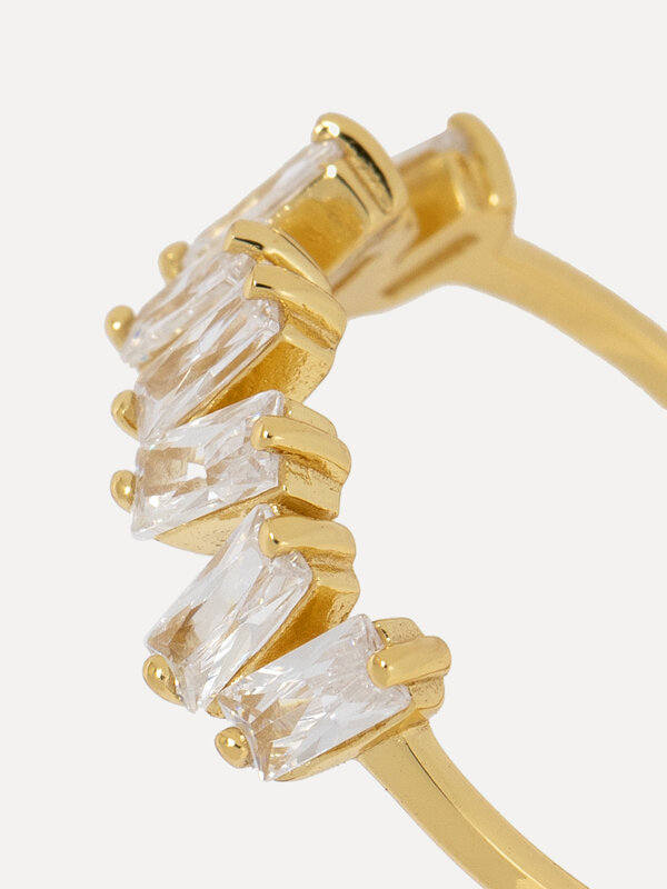 Les Soeurs Bague Chloe Baguette 1. Cette bague est un véritable must-have et fera briller n'importe quelle tenue !