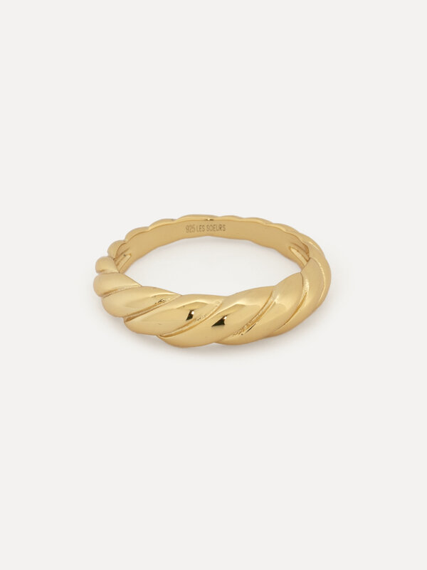 Les Soeurs Ring Gilda Twisted 4. A timeless ring with twist design. This delicate ring adds a subtle touch of elegance fo...