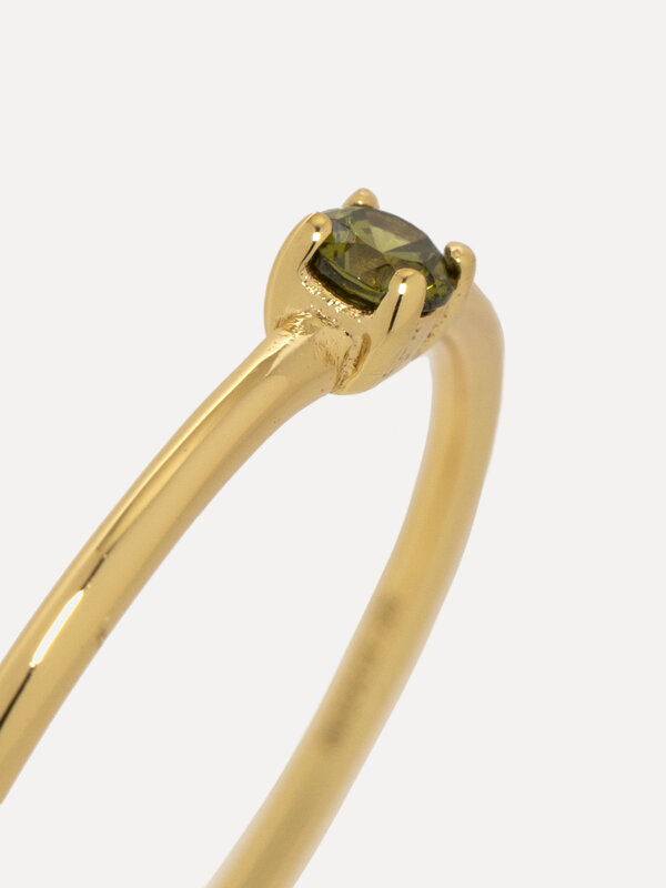 Les Soeurs Bague Chloe Moodstone 5. Cette bague est subtile, mais crée tout de même un effet de surprise grâce à la petit...