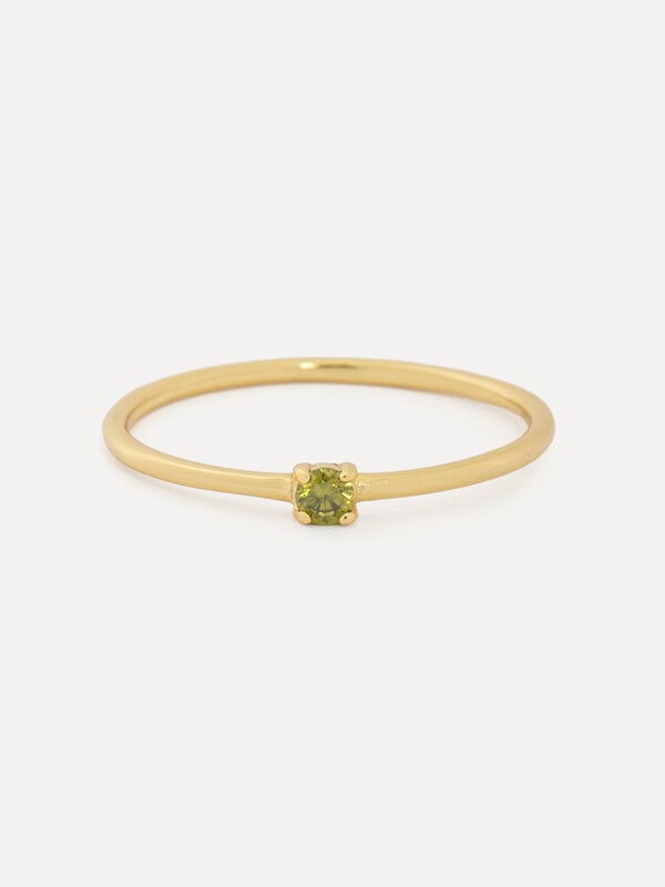 Les Soeurs Ring Chloe Moodstone 4. Perfect om te stapelen of gewoon op zichzelf. Deze mooie delicate ring heeft een klein...