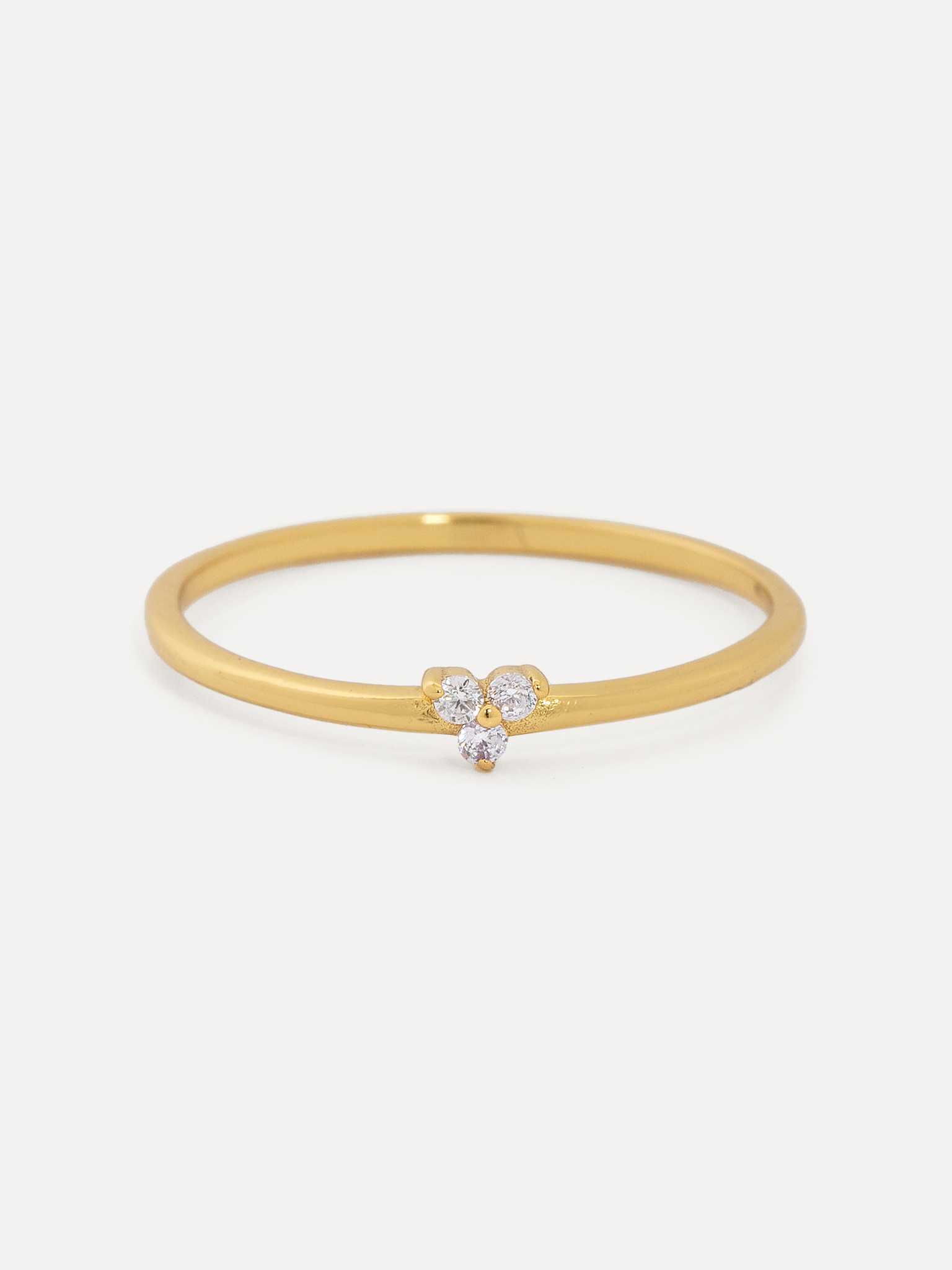 Les Soeurs Ring Chloe Vintage Triangle 1. Add sparkle to any occasion with this timeless, elegant ring. The classic desig...