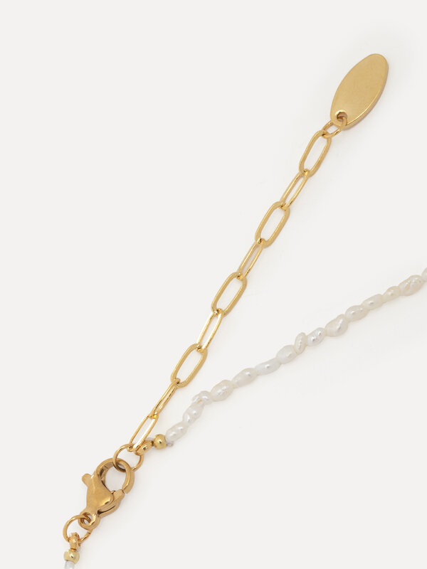 Les Soeurs Collier Rayan 5. Un élégant rang de perles fines imitées forme ce collier classique. Un look de rêve pour cet ...