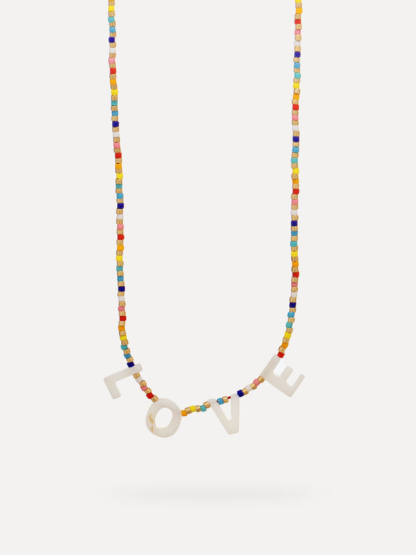 Les Soeurs Ketting Rori Love 4. Kleurrijke en goudkleurige krale maken van deze halsketting een levendig, speels stuk dat...