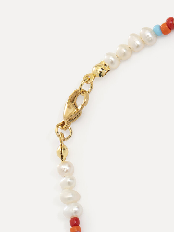 Les Soeurs Necklace Rune 4. Summery, distinctive and stylish, this necklace stands out with a mix of pearls and colored b...