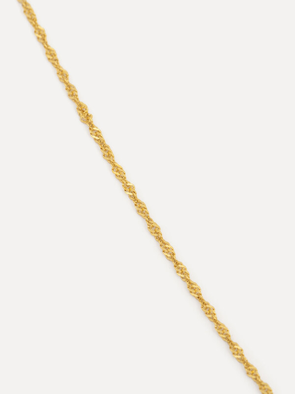 Les Soeurs Necklace Romee Twisted Chain 4. This fine twisted necklace is perfect for any look, day or night. Due to the f...