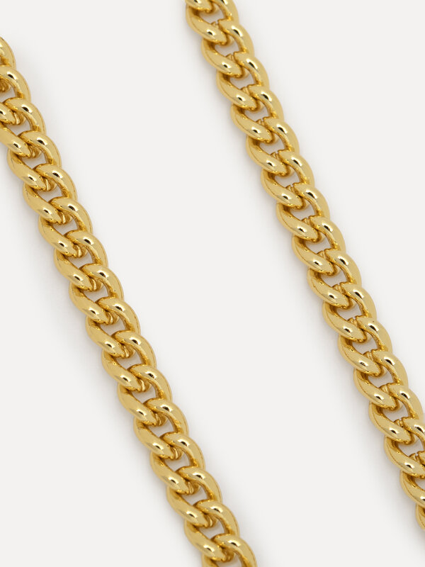 Les Soeurs Collier Rana Curb Chain 4. Créez votre propre déclaration unique avec ce collier en forme de boucle. Fini avec...