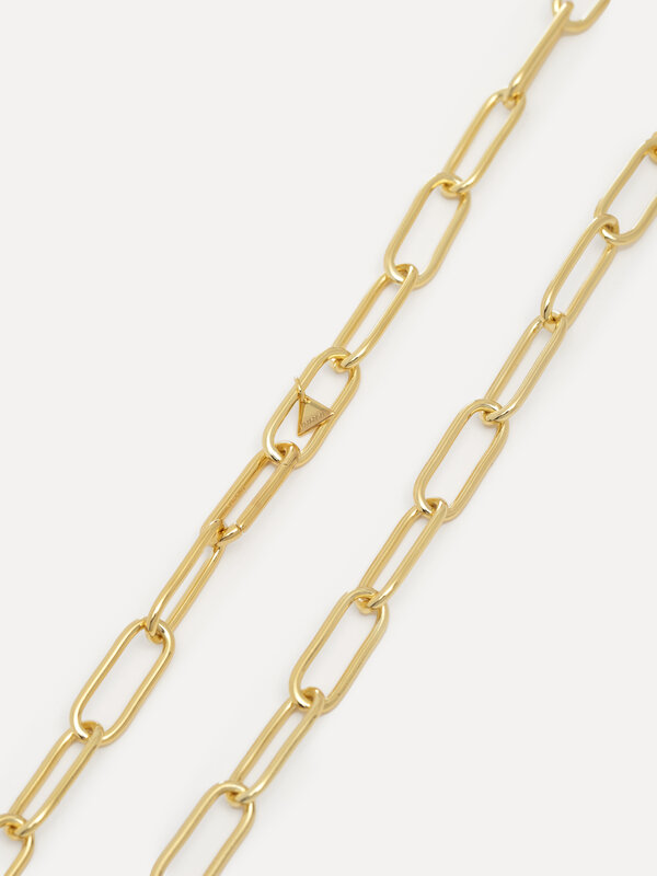 Les Soeurs Collier Rana Big Chain 4. Ce collier à maillons en or 14 carats est conçu pour être porté tous les jours et s'...