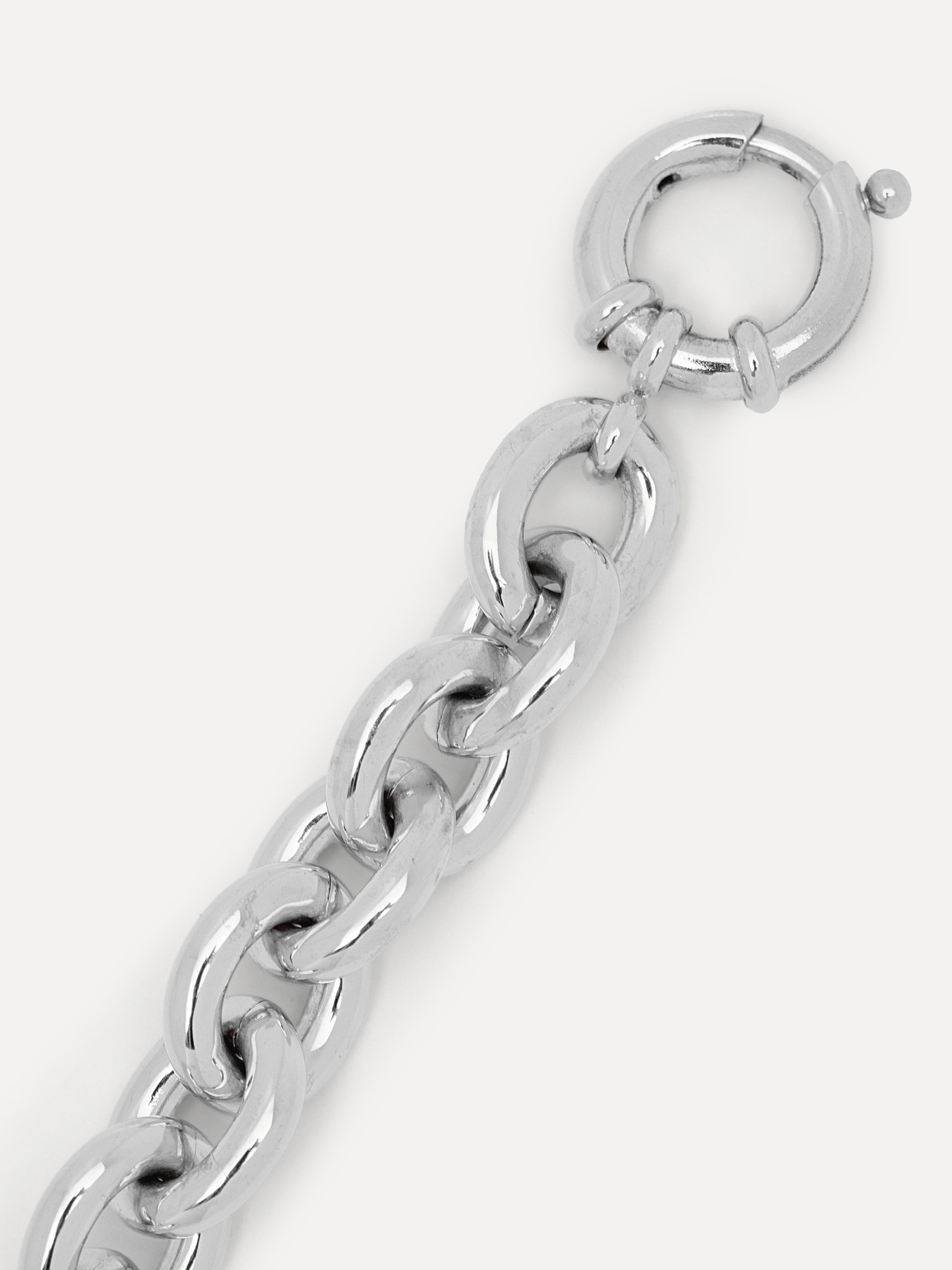 Les Soeurs Necklace Raya Chunky Chain 4. A link chain with chunky, interlocking links. It's bold enough to wear alone, ye...