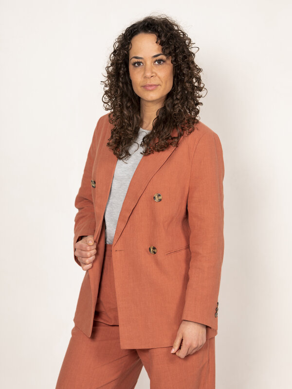 Les Soeurs Doublebreasted Blazer Viki 1. With a blazer you are always classy and stylishly dressed. To work, on a date, o...