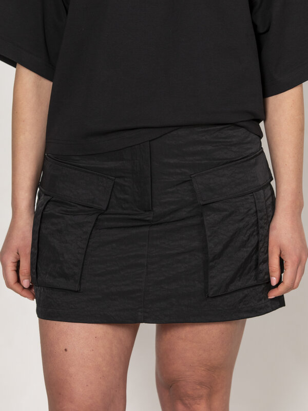 Les Soeurs Cargo skirt Kelia 1. Cargo skirts are totally trendy and perfect for spring and summer. You can store your ess...