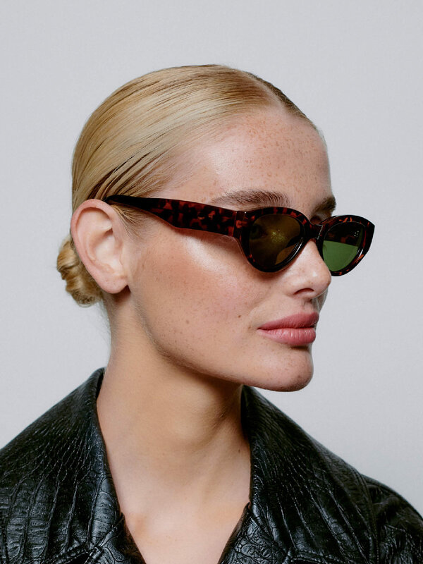 A.Kjaerbede Sunglasses Winnie 3. Winnie is a modern classic. Inspired by contemporary Scandinavian fashion trends. The su...
