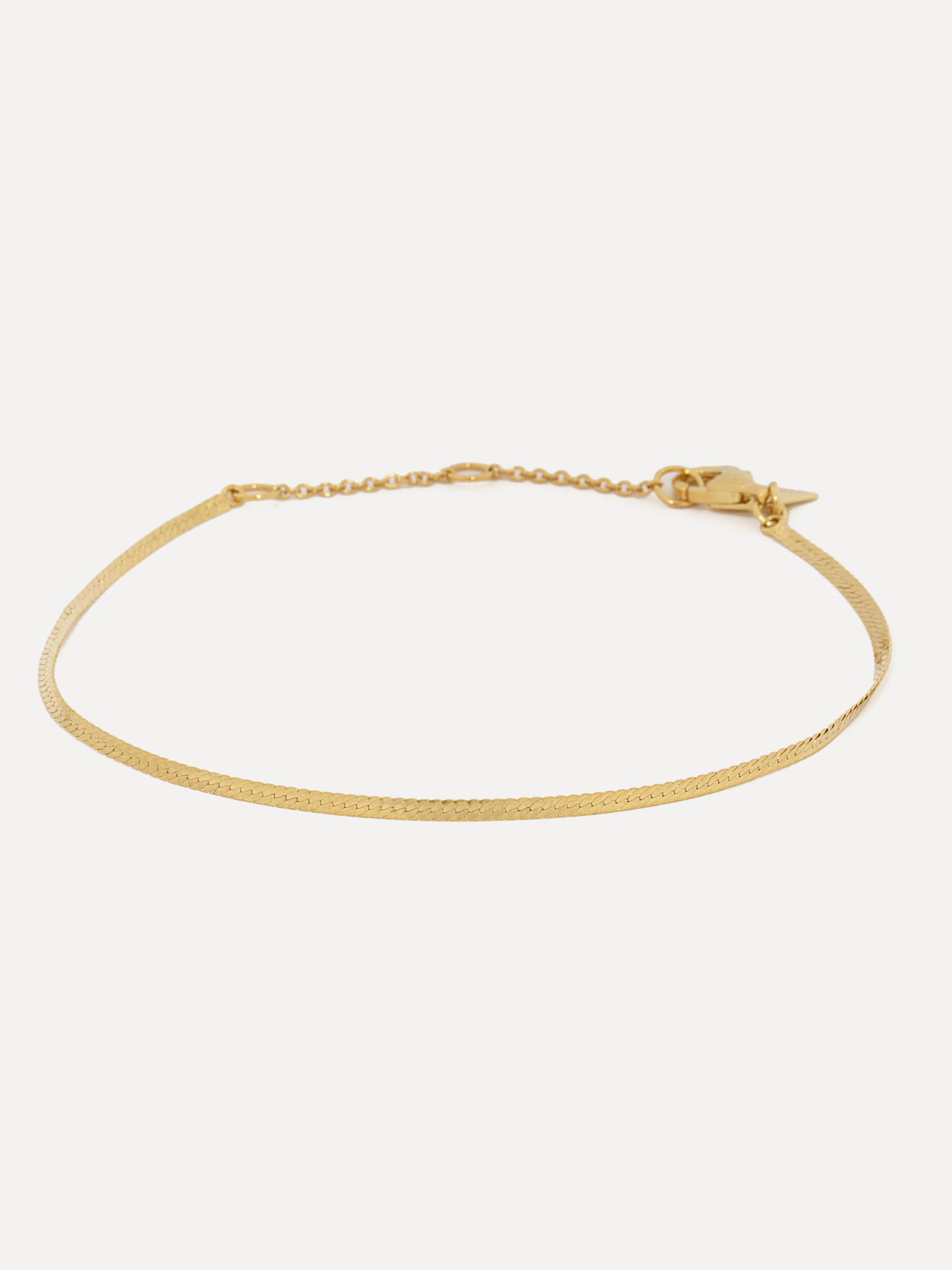 Les Soeurs Bracelet Hugo Snake Chain 1. Add a touch of refinement to your wrist with this beautiful bracelet in a delicat...