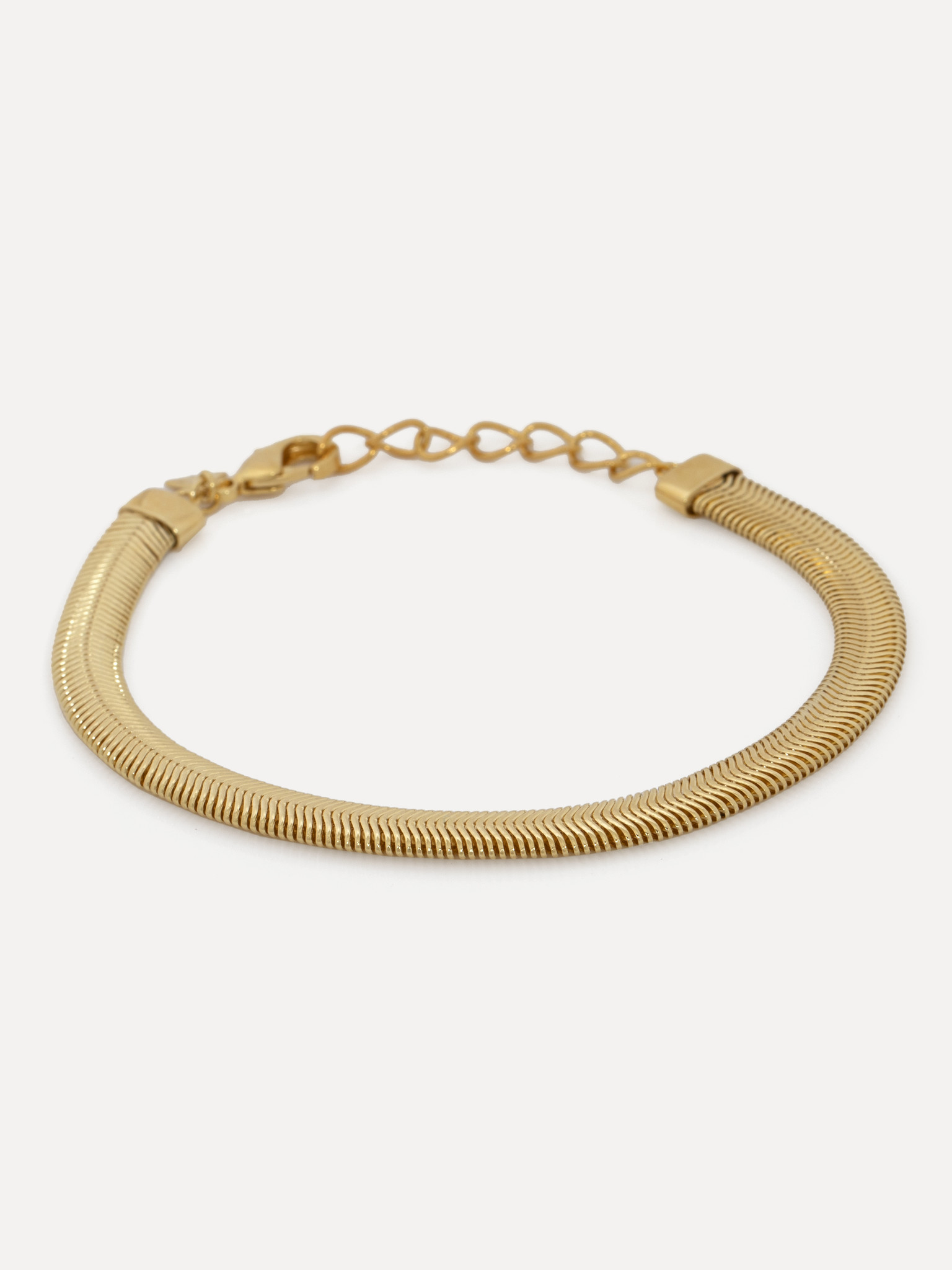 Les Soeurs Armband Mara Herringbone 1. Deze tijdloze armband heeft elegante herringbone schakels om dit klassieke ontwerp...