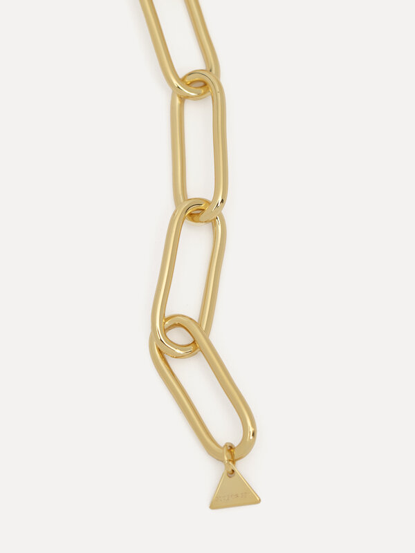 Les Soeurs Bracelet Mara Big Chain 4. Add this elegant understated flat link bracelet to your wrist. This timeless item f...