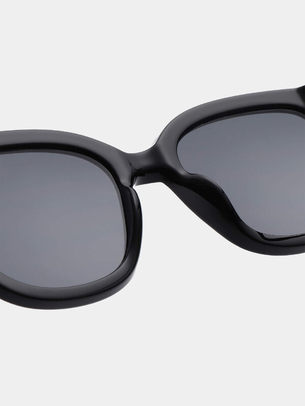 A.Kjaerbede Lunettes de soleil Billy 6. Billy est un style surdimensionné raffiné et élégant pour ceux qui veulent des lu...