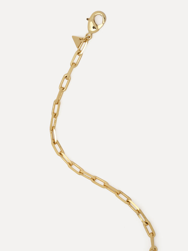 Les Soeurs Bracelet Hugo Big Chain 4. Bold yet simple, this link bracelet is a delicate yet striking addition to your eve...