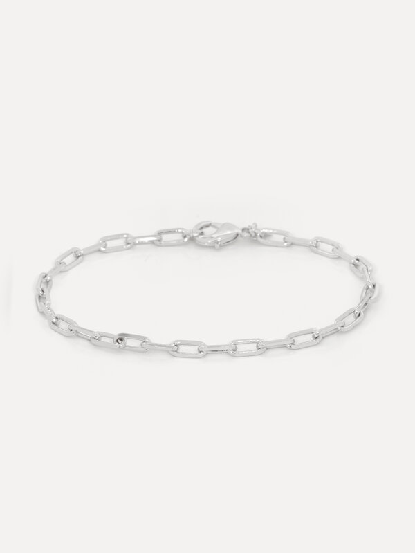 Les Soeurs Bracelet Hugo Big Chain 2. Bold yet simple, this link bracelet is a delicate yet eye-catching addition to your...