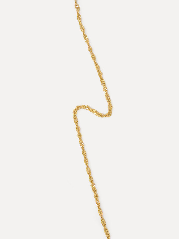 Les Soeurs Bracelet Hugo Twisted Chain 4. An elegant bracelet, perfect for stacking or wearing on its own. Crafted with a...