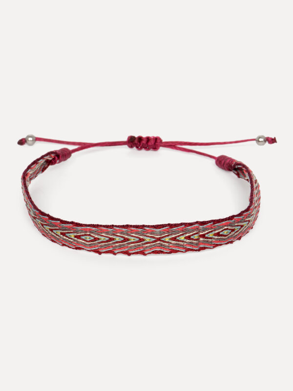 Les Soeurs Armband Frey 1. Deze geweven armband is mooi om te stapelen met andere stijlen, maar kan ook alleen worden ged...