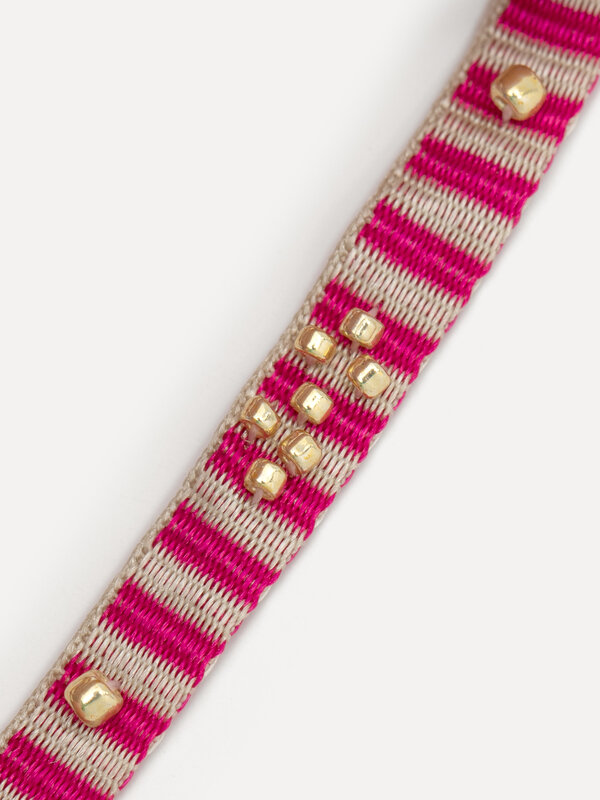 Les Soeurs Armband Frey Beads 4. Deze geweven armband is mooi om te stapelen met andere stijlen, maar kan ook alleen word...