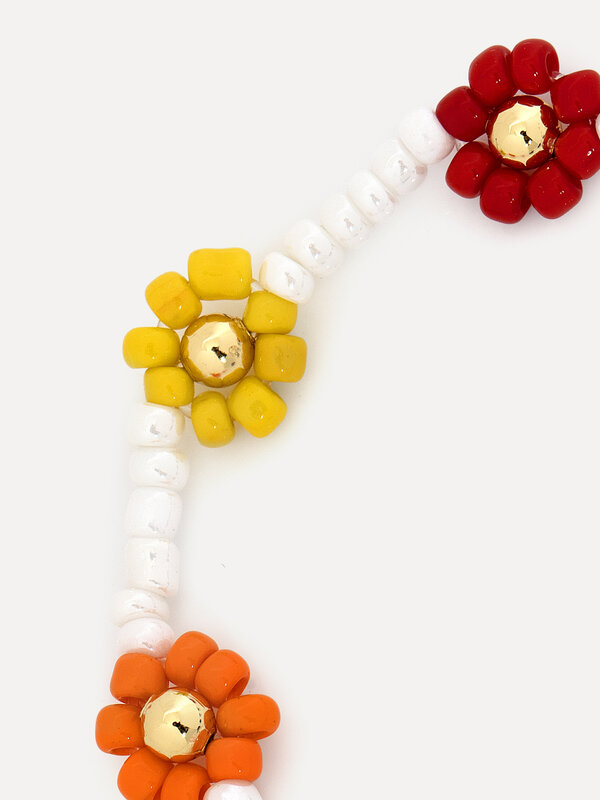 Les Soeurs Bracelet Elies Daisy 4. This floral daisy bracelet is a nice addition to any look. An easy accessory for this ...