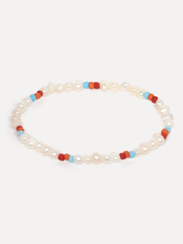 Les Soeurs Bracelet Filippa 4. Add an elegant bracelet to your look with this bracelet, which features elegant pearl ston...