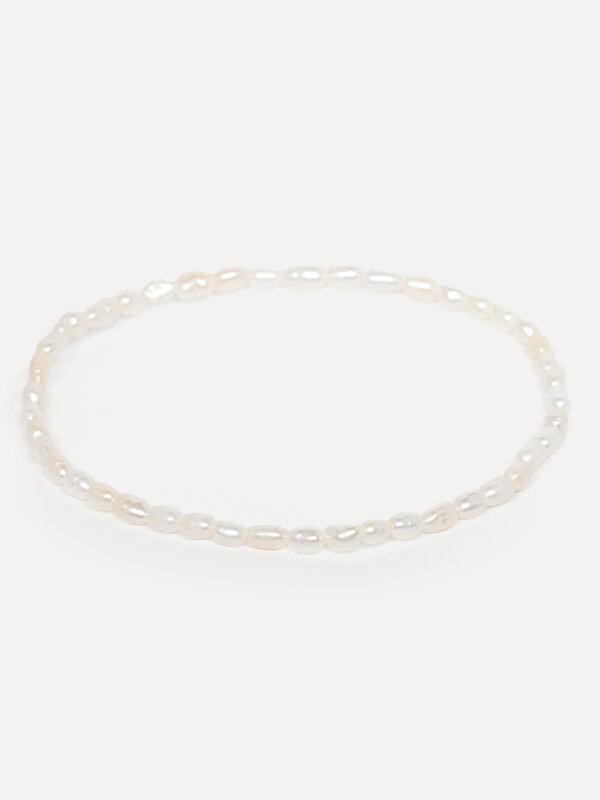 Les Soeurs Bracelet Fyra 1. Ce bracelet avec de délicates imitations de perles est un accessoire charmant et facile à ajo...