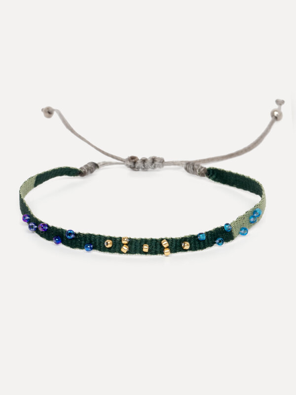 Les Soeurs Bracelet Frey Beads 1. This woven bracelet is great for layering with other styles, but can also be worn alone...