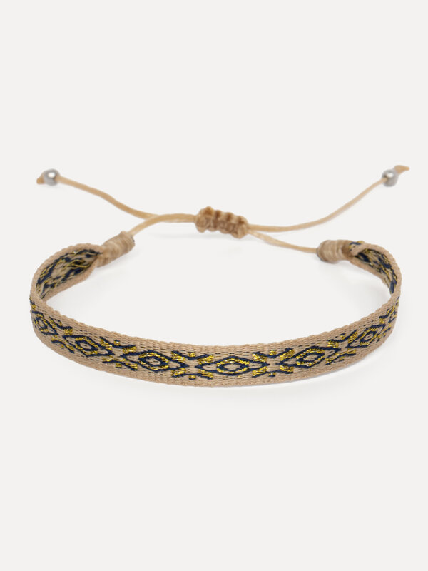 Les Soeurs Armband Frey 1. Deze geweven armband is mooi om te stapelen met andere stijlen, maar kan ook alleen worden ged...