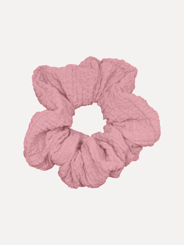 Les Soeurs Scrunchie Elsa 1. Keeping your hair out of your eyes in a fun way? With this beautiful, textured scrunchie you...