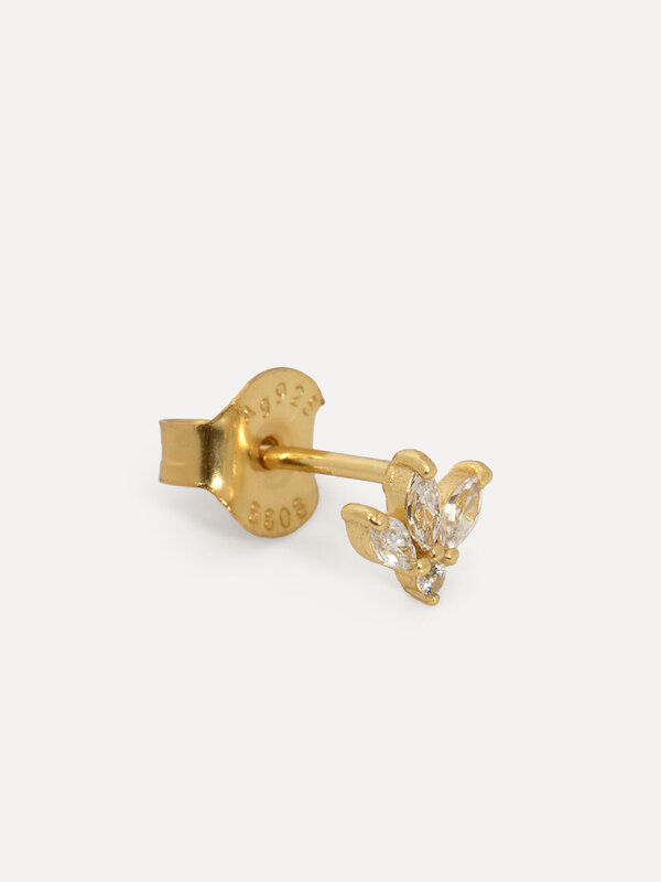 Les Soeurs Earring Jolie Triple Leaf 4. This stud earring with three stones makes your ear shine!