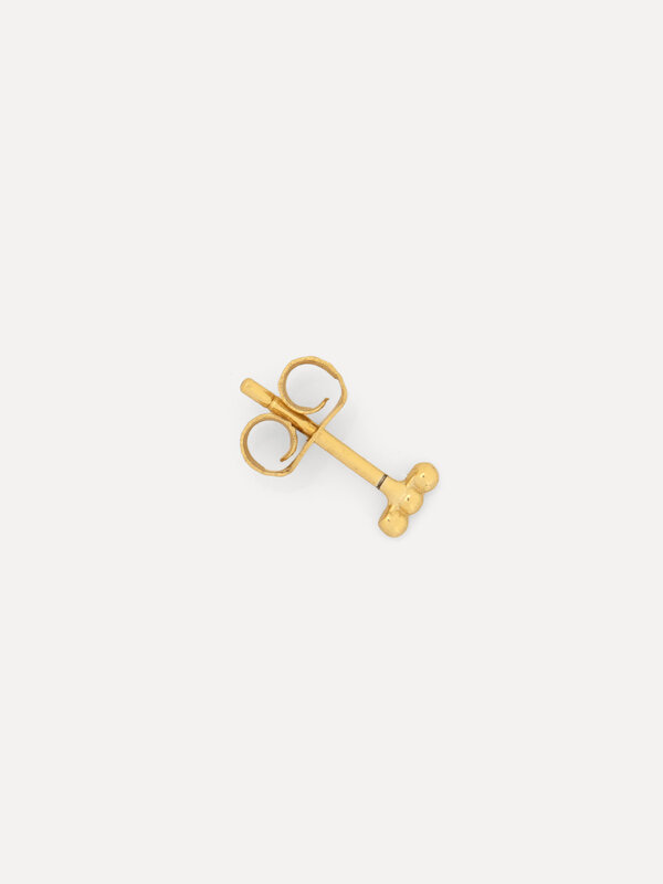 Les Soeurs Earring Jolie Barre Dots 3. There are no studs that are easier to combine than the Dotted Studs. These studs c...